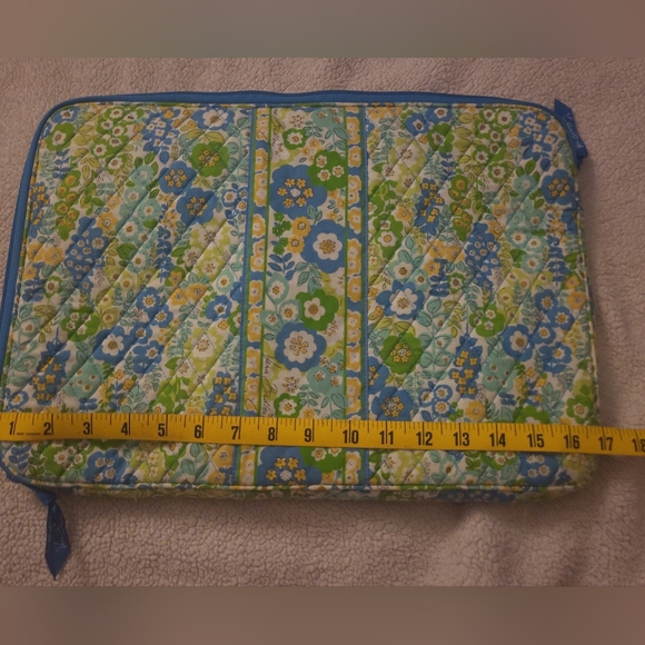 Vera Bradley large computer case - Picture 2 of 5